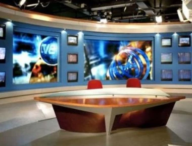 «Πήγα καλεσμένος στο κανάλι και η παρουσιάστρια δεν φορούσε εσώρουχο! Άσε που καθόταν σαν νταλικέρης…»